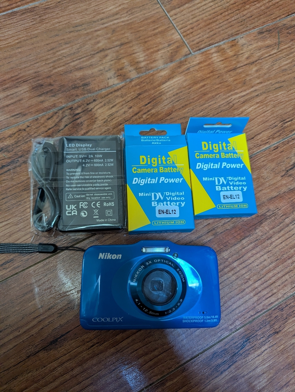 Nikon COOLPIX S31 Compact Digital Camera - Blue